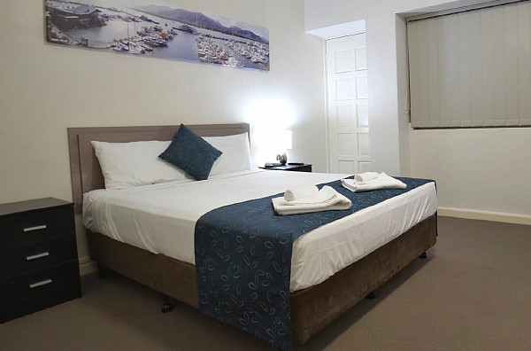 Queen Room - Lees Hotel Ingham